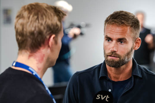 Olof Mellberg blir intervjuad av SVT