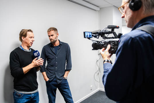 Olof Mellberg blir intervjuad av Helsingborgs Dagblad