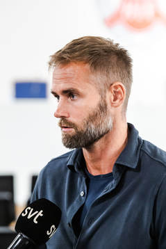 Olof Mellberg blir intervjuad av SVT