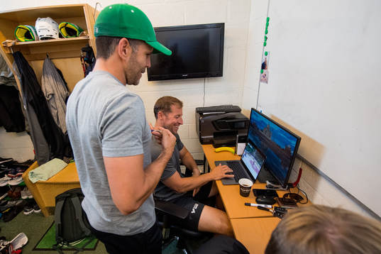 Assisterande tränare Cory Murphy och tränare Cam Abbott i