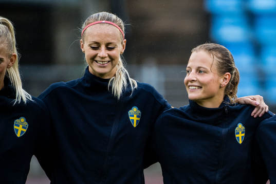 Amanda Ilestedt and Anna Anvegård of Sweden