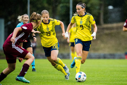 Anna Anvegård  and Kosovare Asllani of Sweden