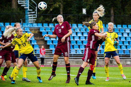 Linda Sembrant of Sweden scores 1-1