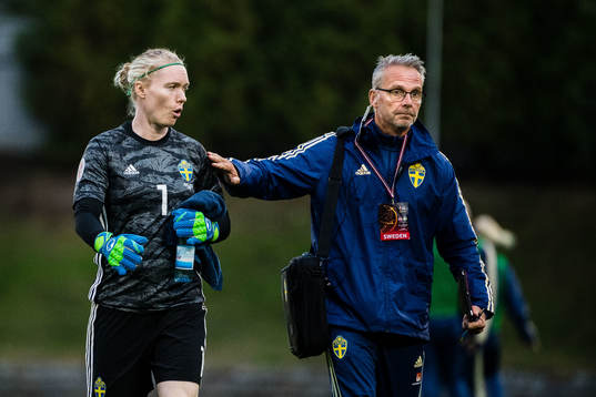 Goalkeeper Hedvig Lindahl and Tomas Håkansson, Goalkeeper