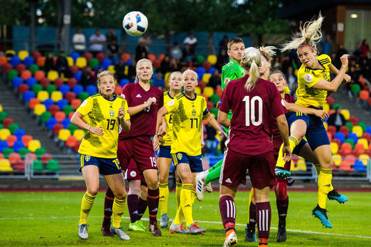 Amanda Ilestedt of Sweden scores 1-2