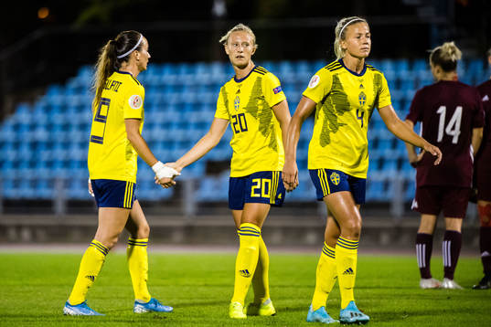 Kosovare Asllani, Rebecka Blomqvist and Hanna Glas of