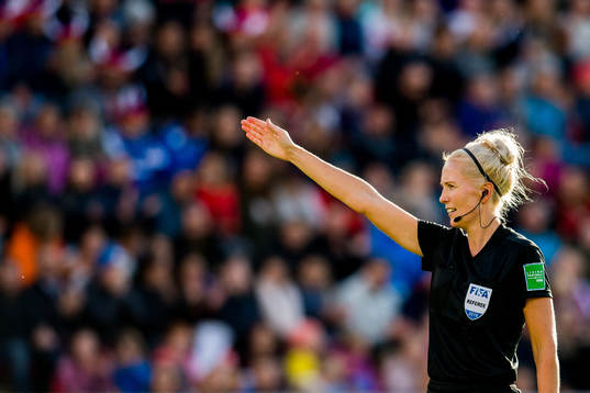 Linda Lehtovaara, referee
