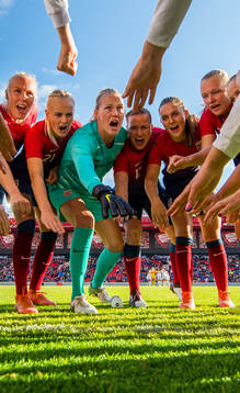 Maria Thorisdottir, Karina Sævik, goalkeeper Ingrid