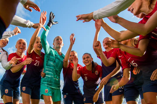 Maria Thorisdottir, Karina Sævik, goalkeeper Ingrid