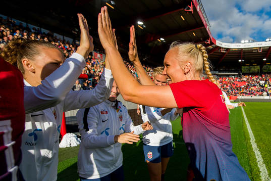 Synne Skinnes Hansen and Maria Thorisdottir of Norway