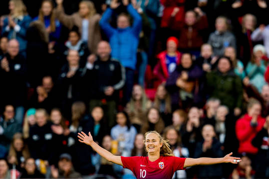 Caroline Graham Hansen of Norway celebrates scoring 2-1