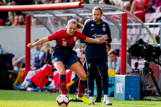 Frida Maanum of Norway and Martin Sjögren, head coach of