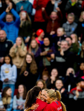 Caroline Graham Hansen of Norway celebrates with teammates