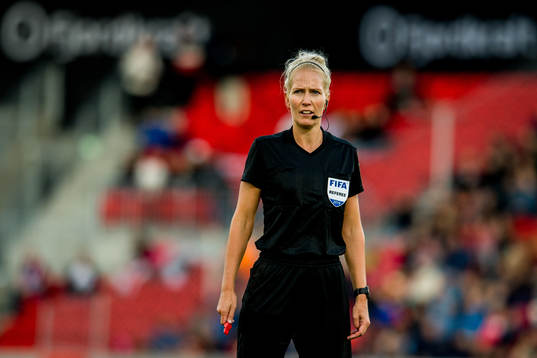Linda Lehtovaara, referee