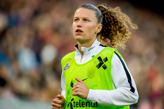 Synne Skinnes Hansen of Norway warms up