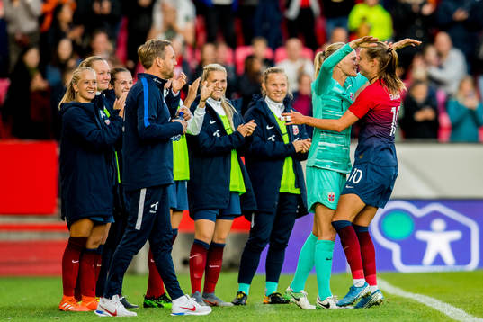 Caroline Graham Hansen of Norway celebrates with teammate