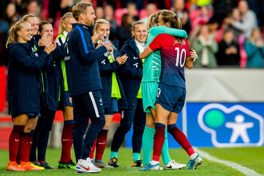 Caroline Graham Hansen of Norway celebrates with teammate