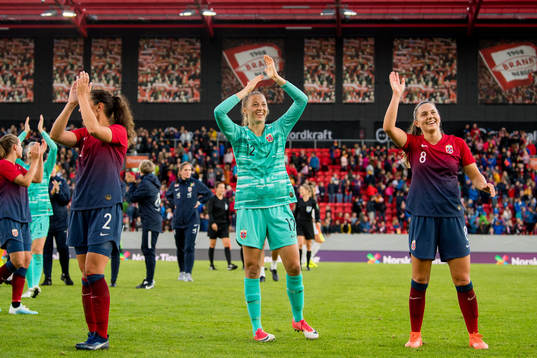 Goalkeeper Cecilie Fiskerstrand and Vilde Bøe Risa of
