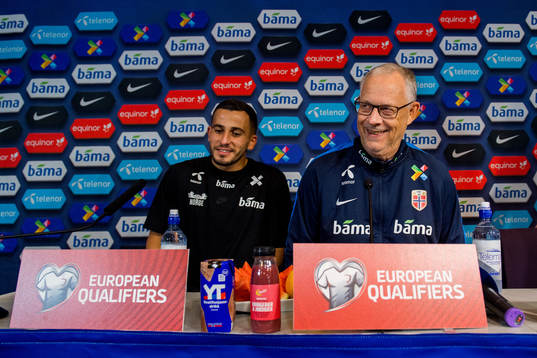 Omar Elabdellaoui and Lars Lagerbäck, head coach of Norway