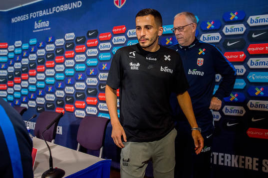 Omar Elabdellaoui and Lars Lagerbäck, head coach of Norway