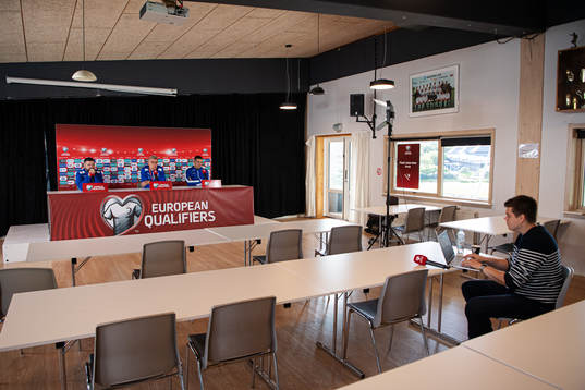 Head coach Lars Olsen and Atli Gregersen of the Faroe