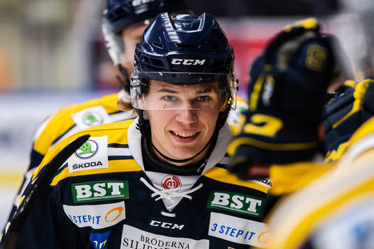 Södertäljes Måns Lindbäck jublar
