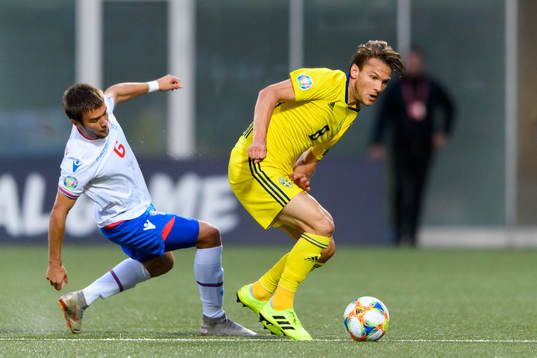 Hallur Hansson of Faroe Islands and Albin Ekdal of Sweden