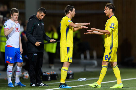 Albin Ekdal (R) of Sweden is replaced by Gustav Svensson (L)