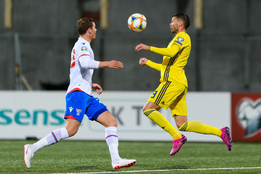 Hørdur Askham of Faroe Islands and Marcus Berg of Sweden