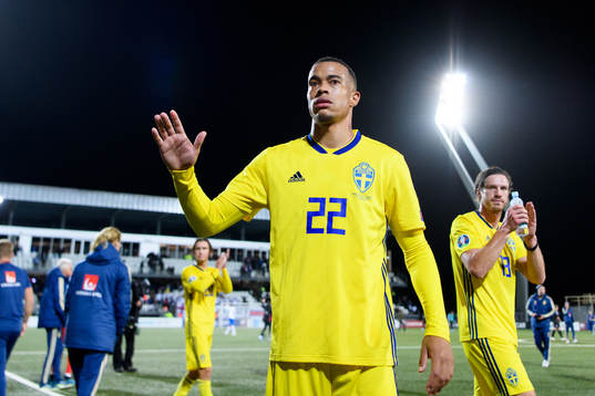 Robin Quaison of Sweden give his thanks to the supporters
