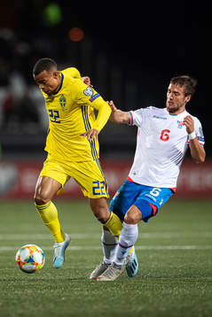Robin Quaison of Sweden and Hallur Hansson of Faroe Islands