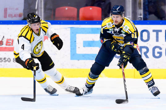 Brynäs Niclas Lundgren och Södertäljes Martin Janolhs