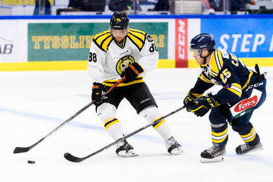 Brynäs Jaedon Descheneau och Södertäljes Christoffer