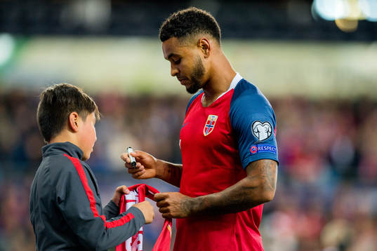 Joshua King of Norway signs an autograph