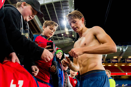 Sander Berge of Norway signs autographs