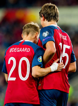 Sander Berge of Norway celebrates with teammate Martin