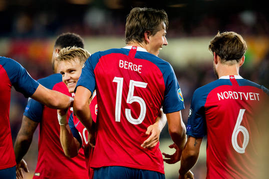 Sander Berge of Norway celebrates with teammate Martin