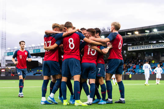 Tobias Heintz of Norway celebrates with teammates