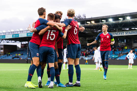 Tobias Heintz of Norway celebrates with teammates