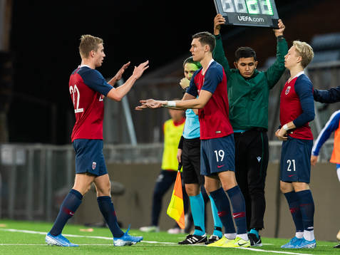 Kristian Thorstvedt is substituted for Jørgen Strand