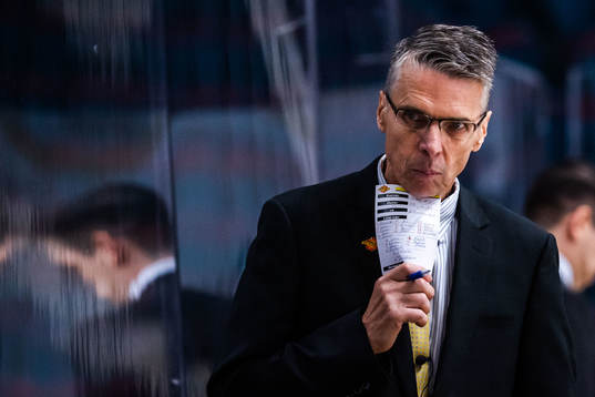Head coach Dave Cameron of Vienna Capitals