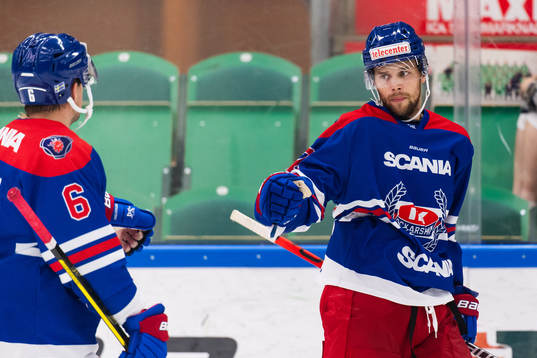 Oskarshamns Jesper Dahlroth jublar med målskytten till 1-3