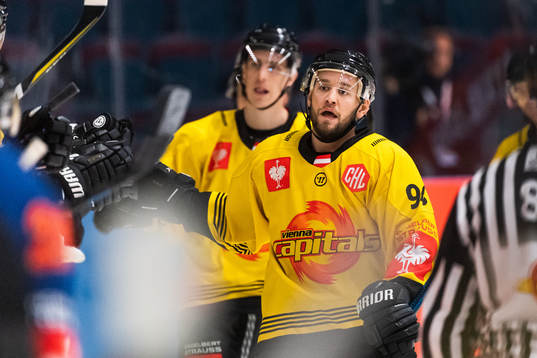 Nikolaus Hartl of Vienna Capitals celebrates