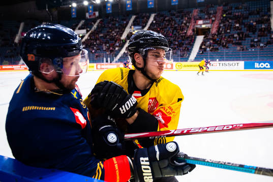 Niclas Bergfors of Djurgården and Dominic Hackl of Vienna