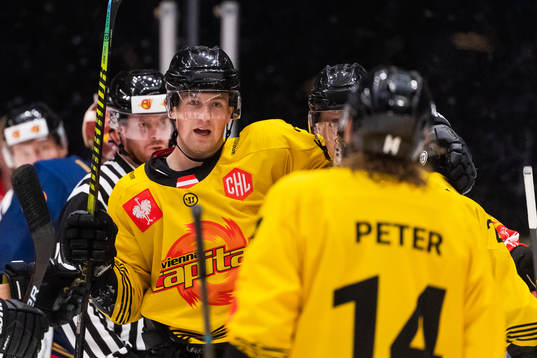 Ty Lonleyof Vienna Capitals celebrates scoring 3-4