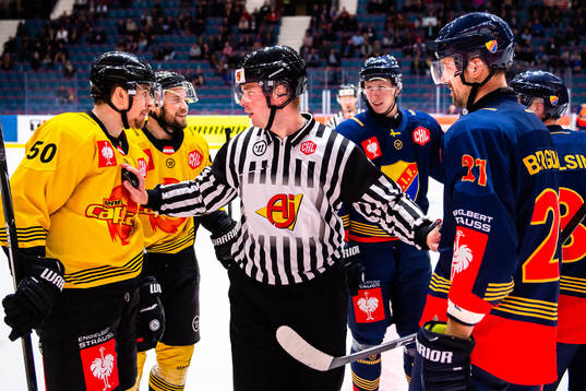 The referee stops a fight between Mario Fischer of Vienna