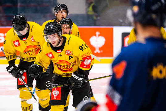 Taylor Vause of Vienna Capitals celebrates