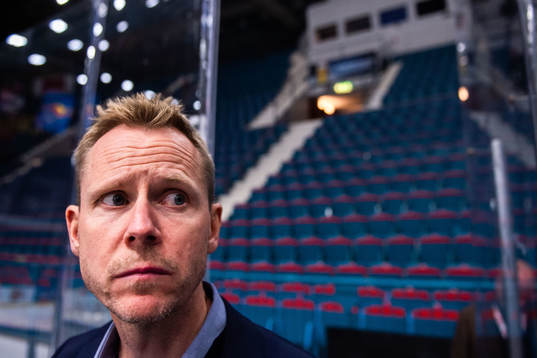 Head coach Robert Ohlsson of Djurgården looks dejected