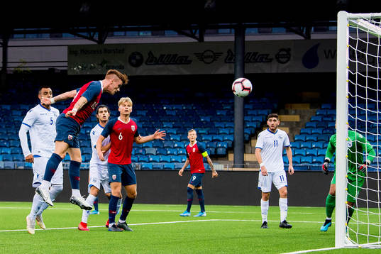 Tobias Heintz of Norway scores 1-0