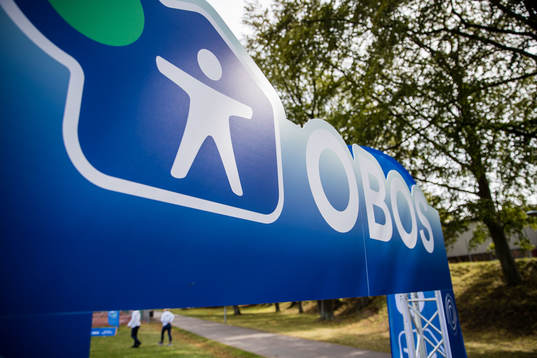 Skyltar med Obos-logga
